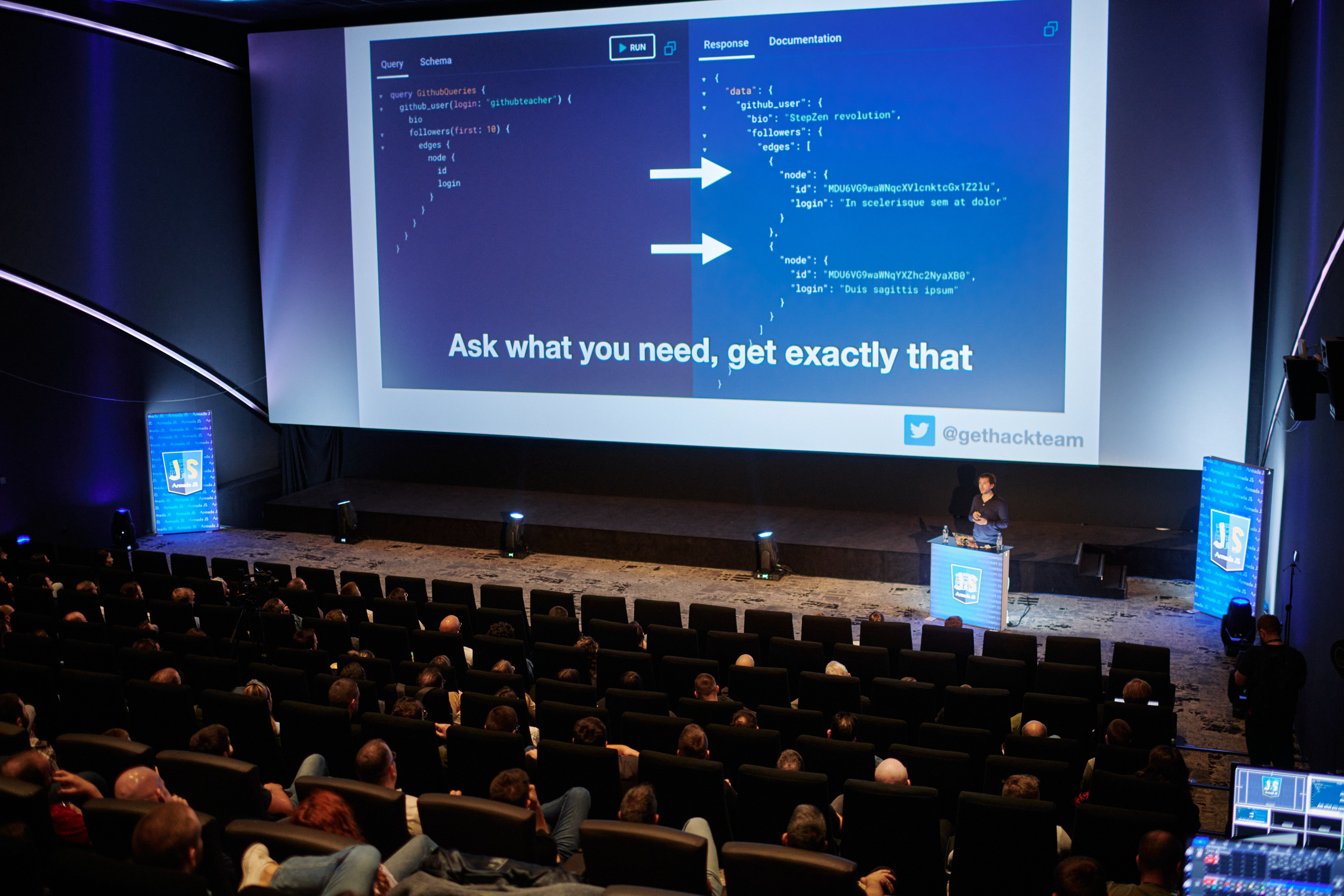 Roy Derks demonstrating GraphQL queries on stage at ArmadaJS 2022