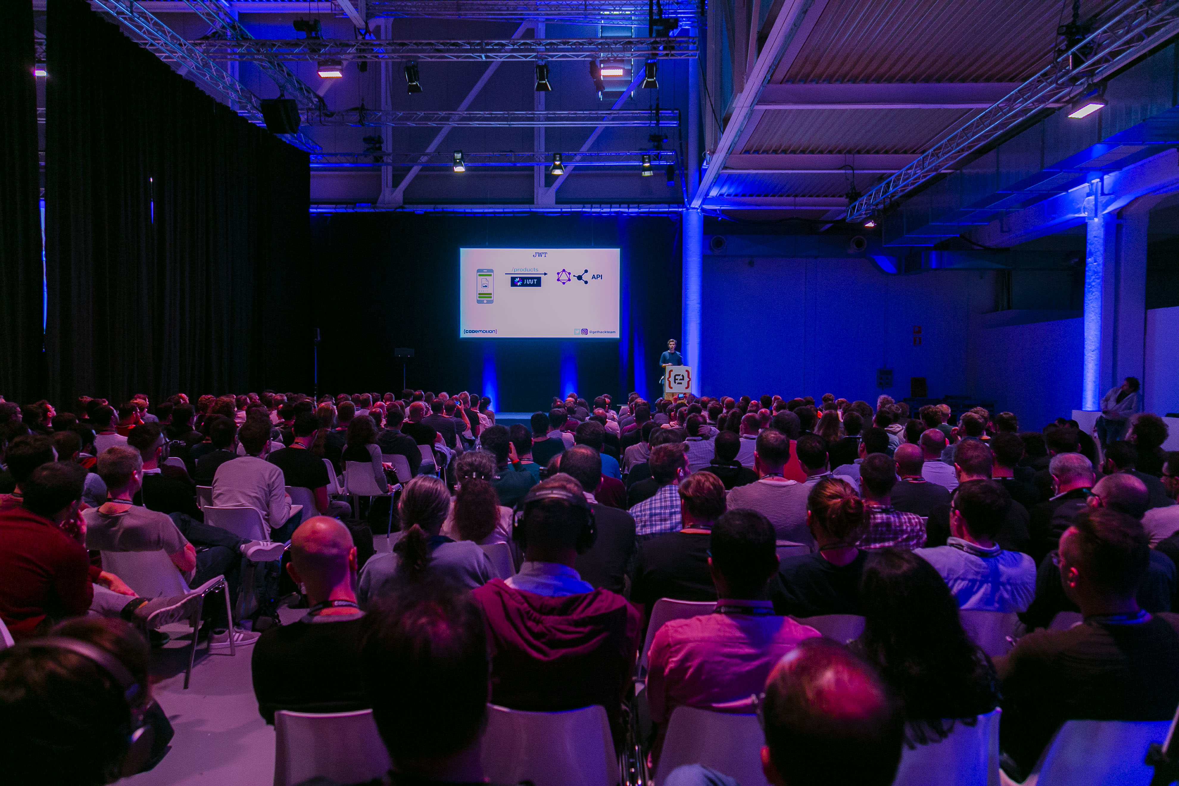 A view from the back of the room during Roy Derks’ Codemotion Milan 2019 talk