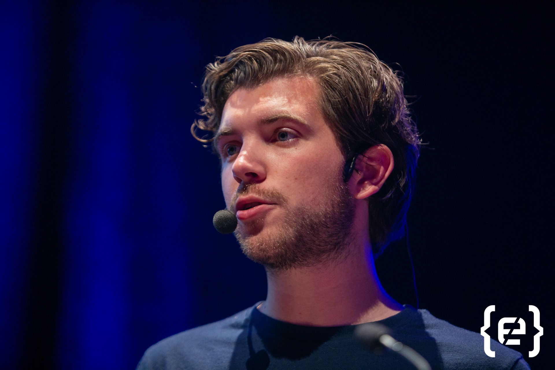 Roy Derks speaking on stage at Codemotion Milan 2019