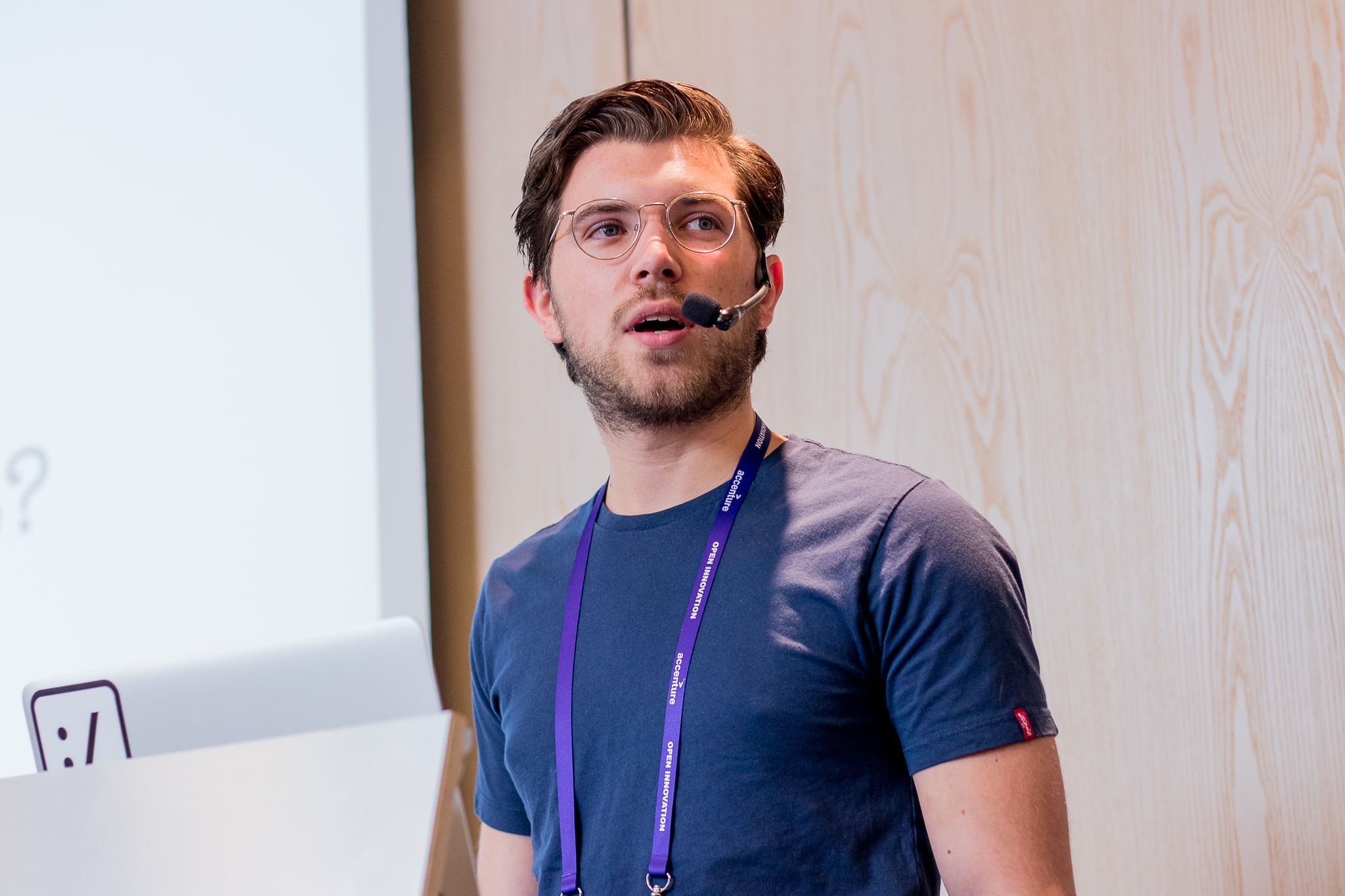 Roy Derks speaking at FrontCon 2019 in Riga