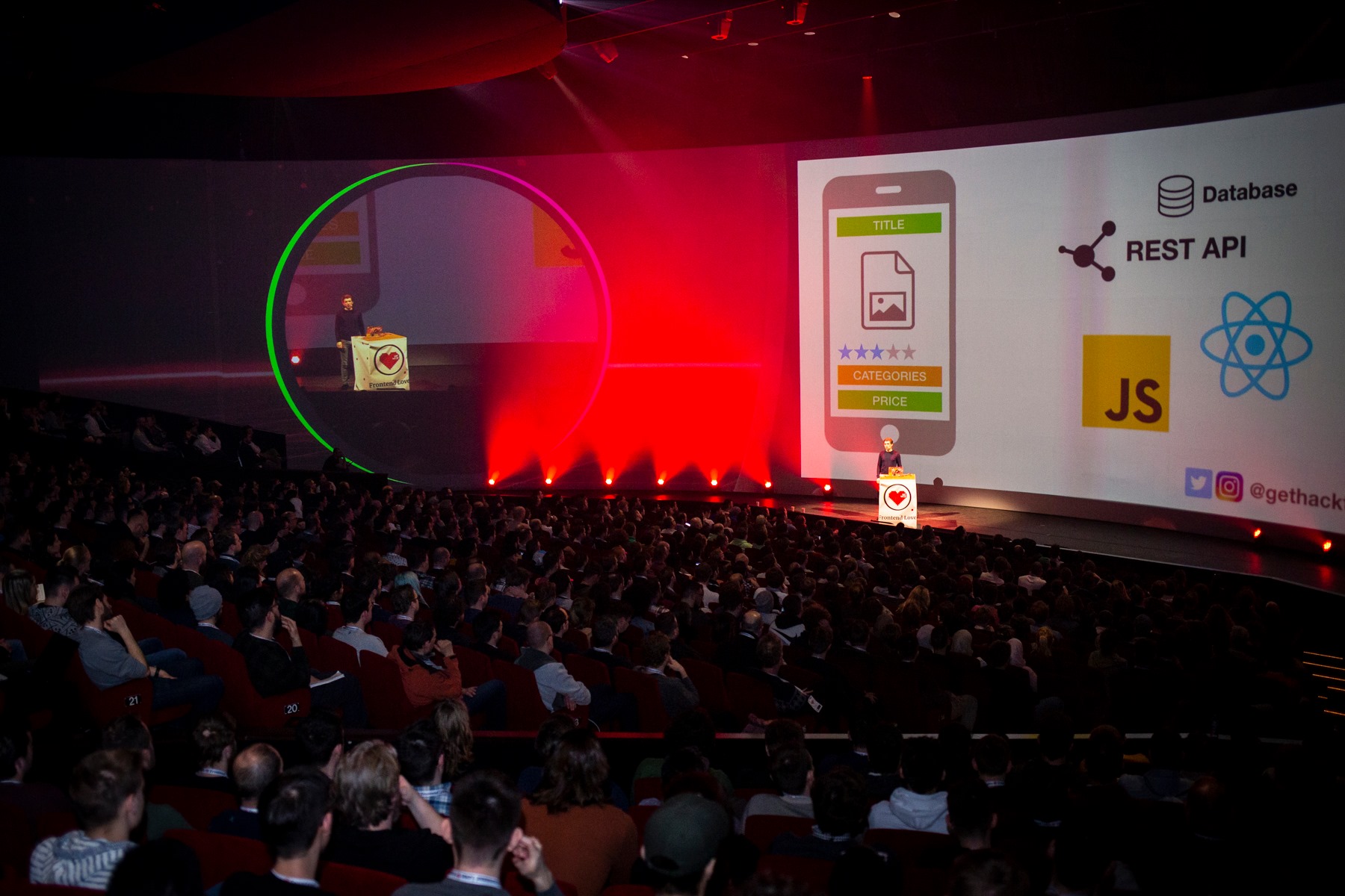 The audience and stage during Roy Derks’ GraphQL talk at Frontend Love 2020