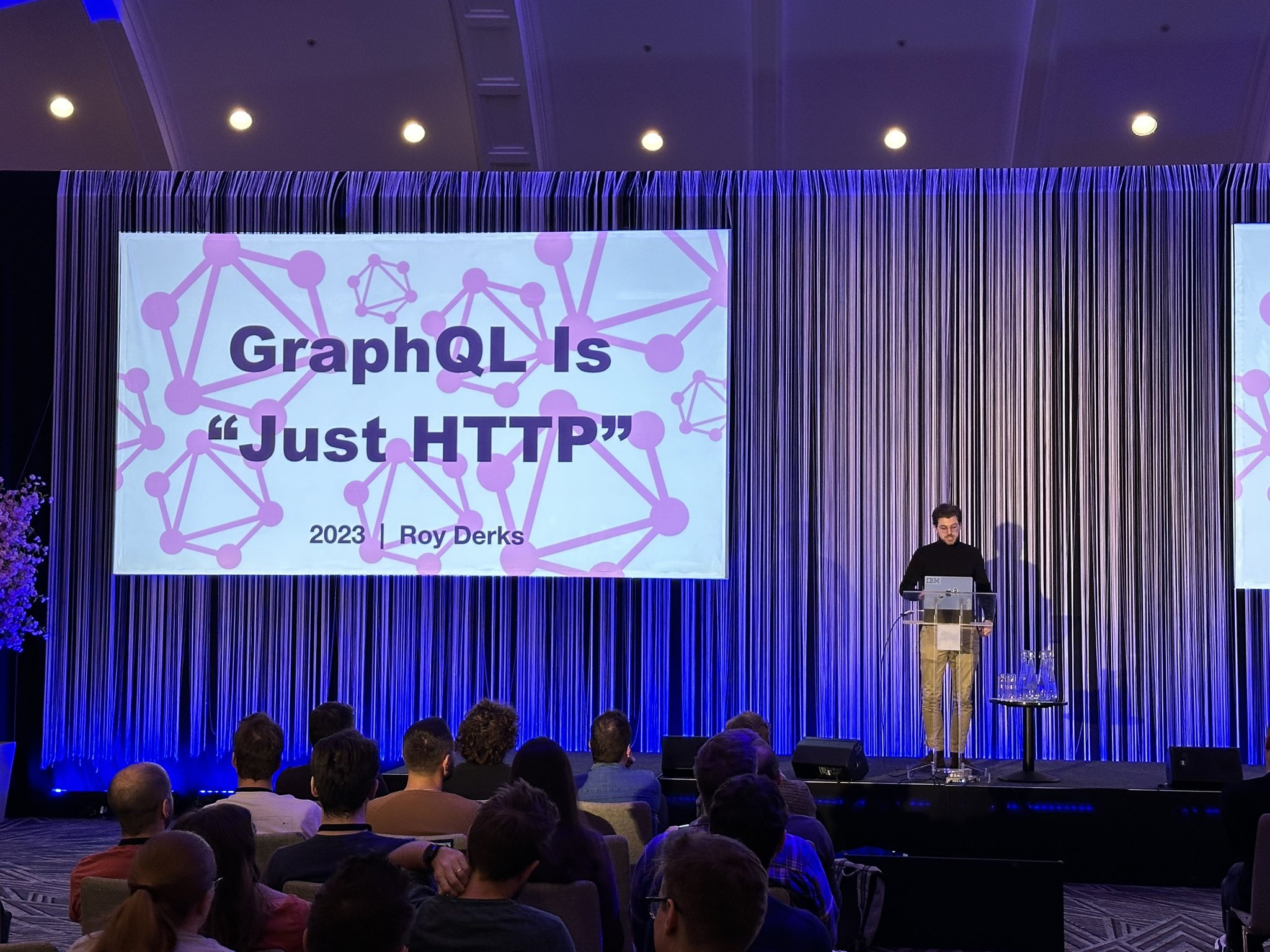 Roy Derks presenting GraphQL is just HTTP at FullStack Europe 2023 in Antwerp