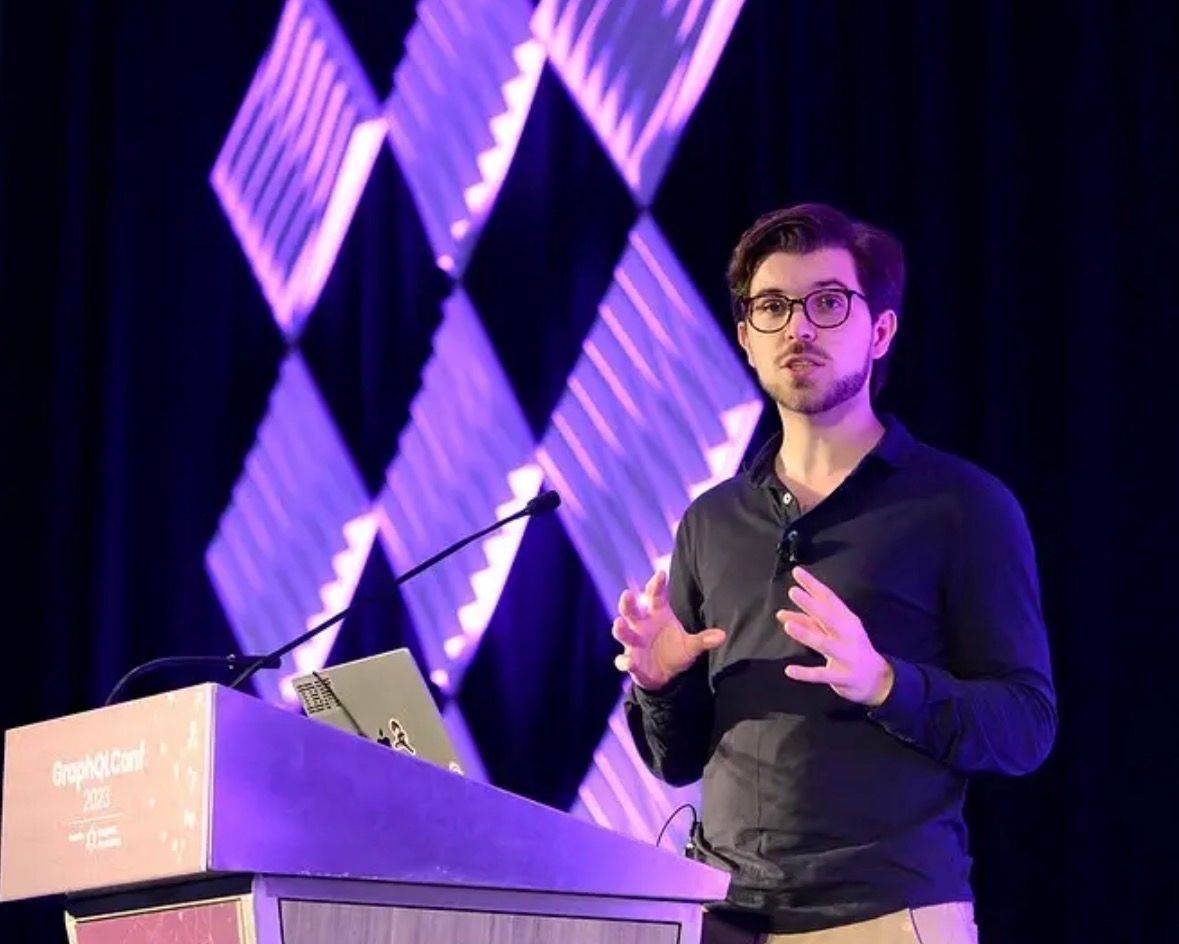 Roy Derks speaking at GraphQLConf 2023