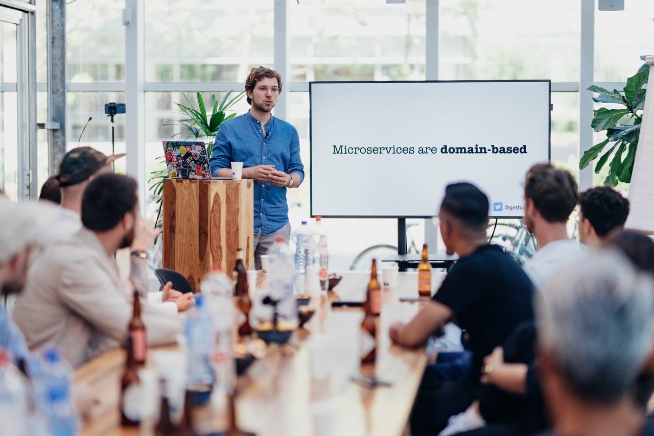 Roy Derks explaining microservices at the HeadFWD GraphQL lunch workshop on July 1, 2022