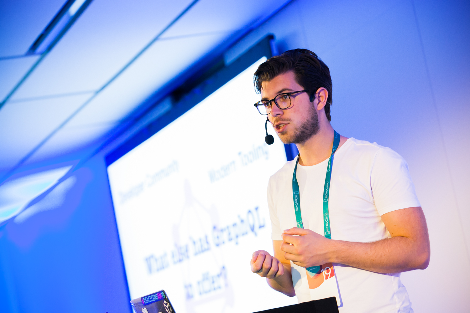 Roy Derks presenting The Next Generation of APIs: GraphQL over REST at mDevCamp 2019 in Prague