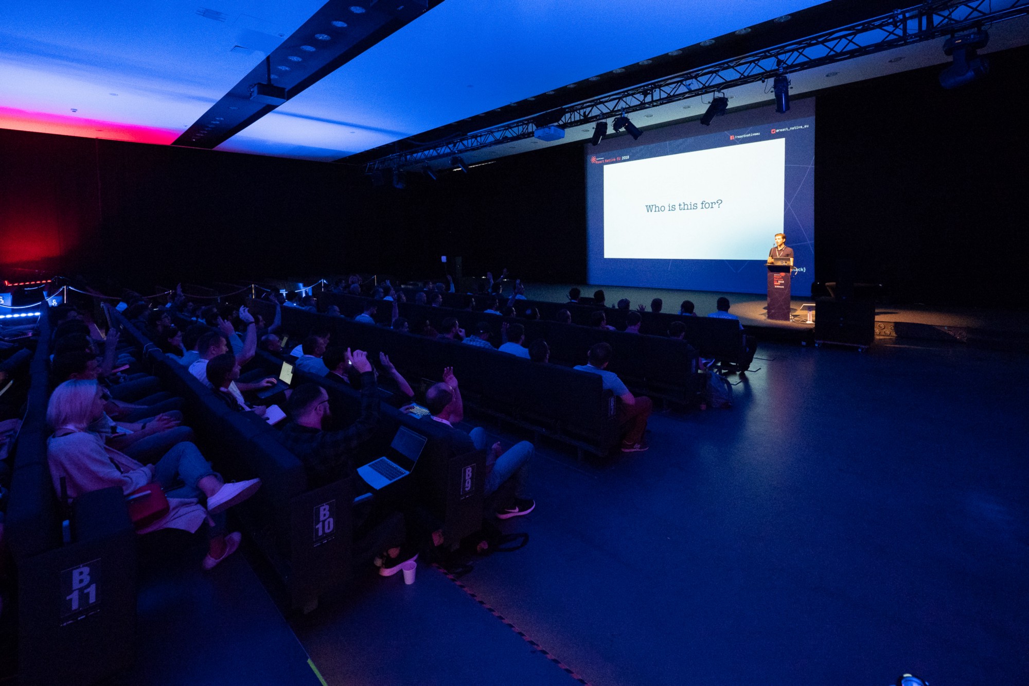 Roy Derks presenting to the audience at React Native EU 2018
